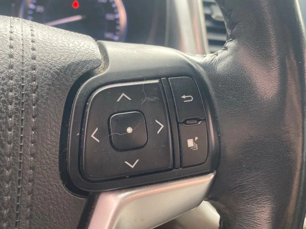 Used 2015 Gray Toyota Limited image 27