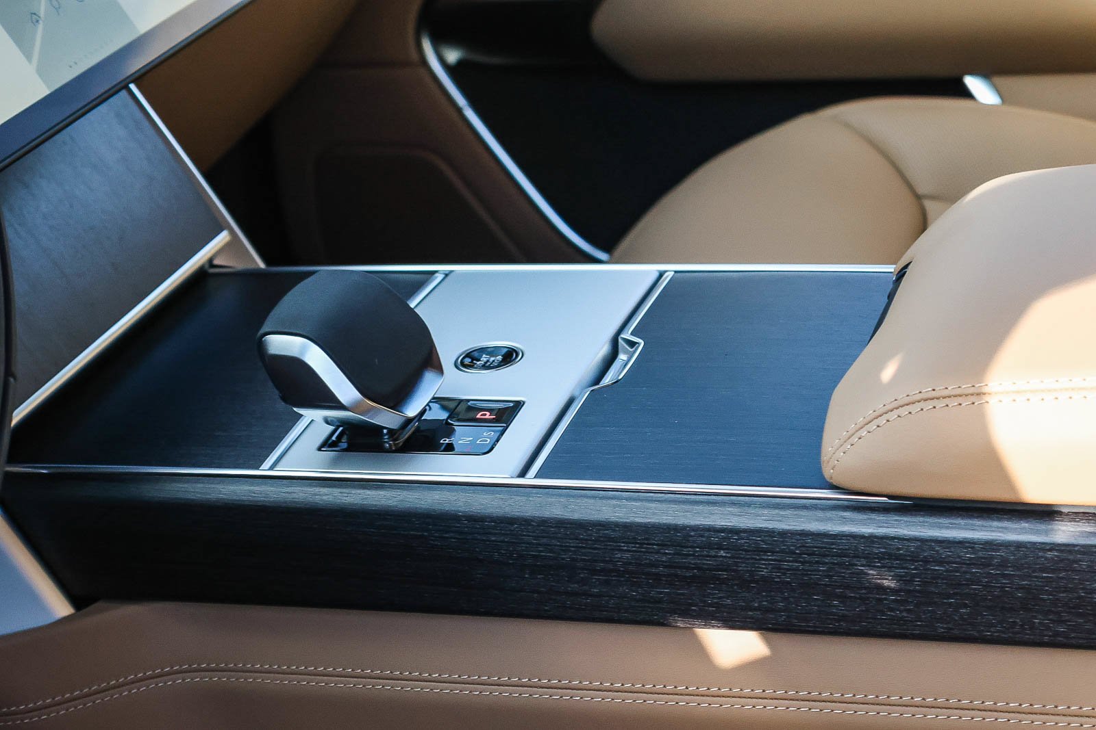 New 2026 Fuji White Land Rover SE image 27