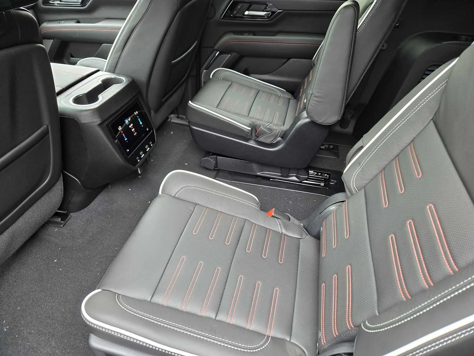 2026 GMC Yukon XL AT4 Ultimate - Photo 18
