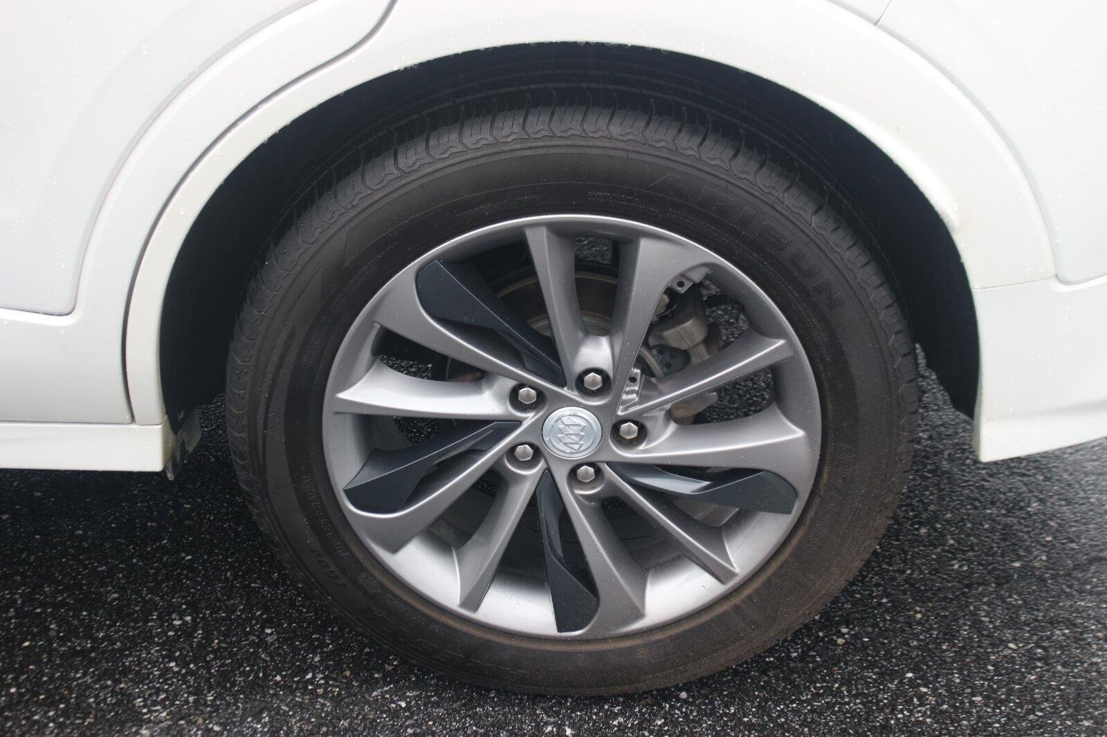 Used 2022 White Frost Tricoat Buick Essence image 38