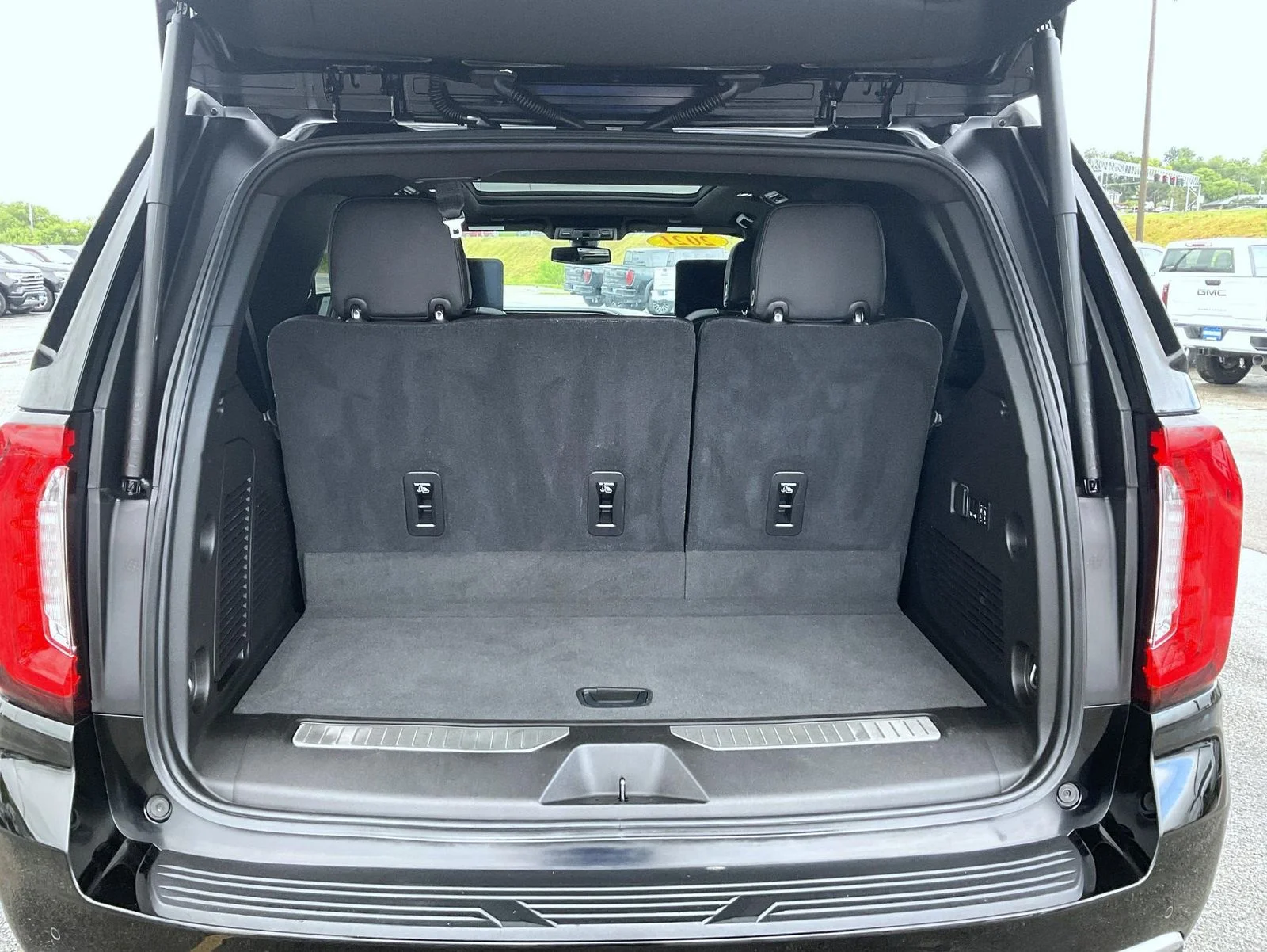 Used 2021 Black GMC Denali image 23