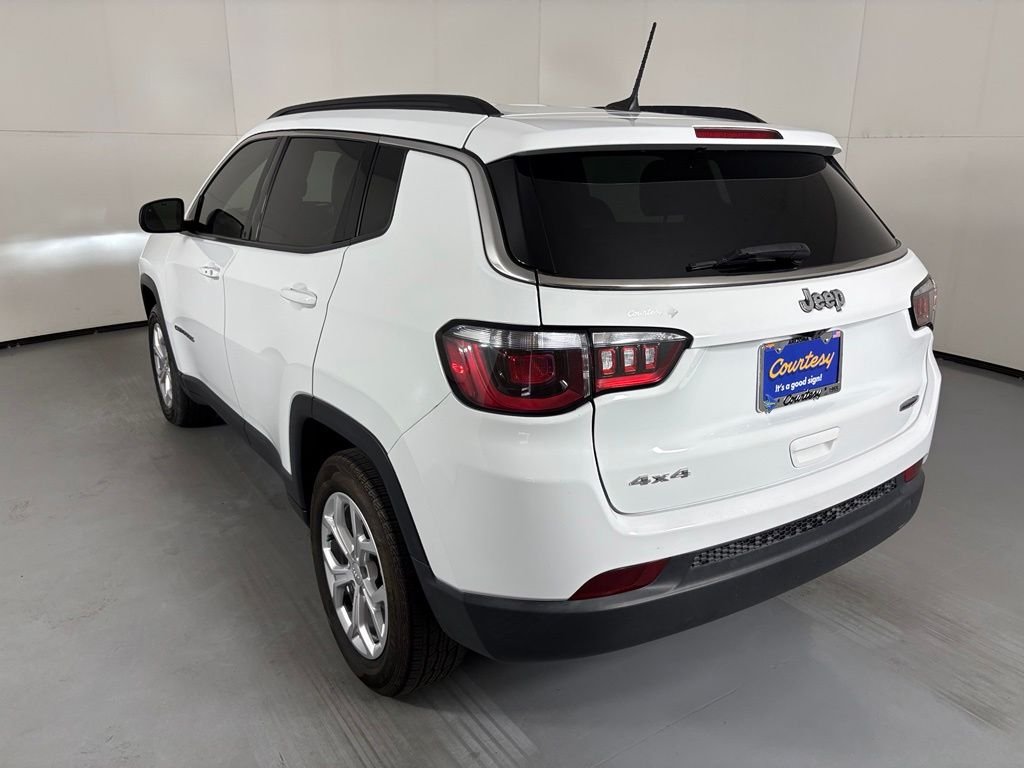 Used 2024 White Jeep Latitude image 7