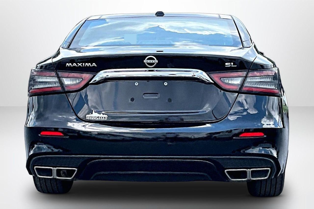 Used 2023 Super Black Nissan SL image 7