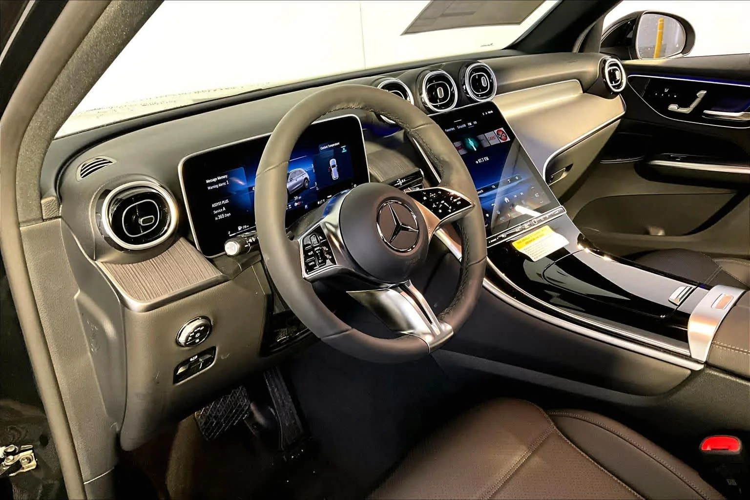 New 2026 040/Black Mercedes-Benz GLC 300 image 9