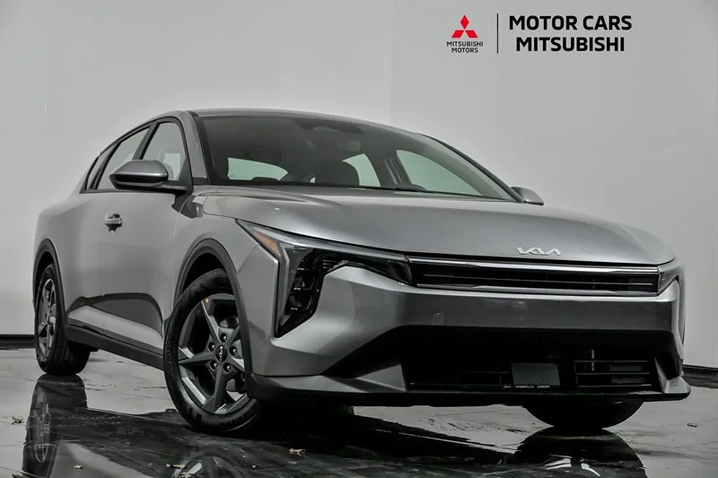 2025 Kia K4 LXS AT's photo