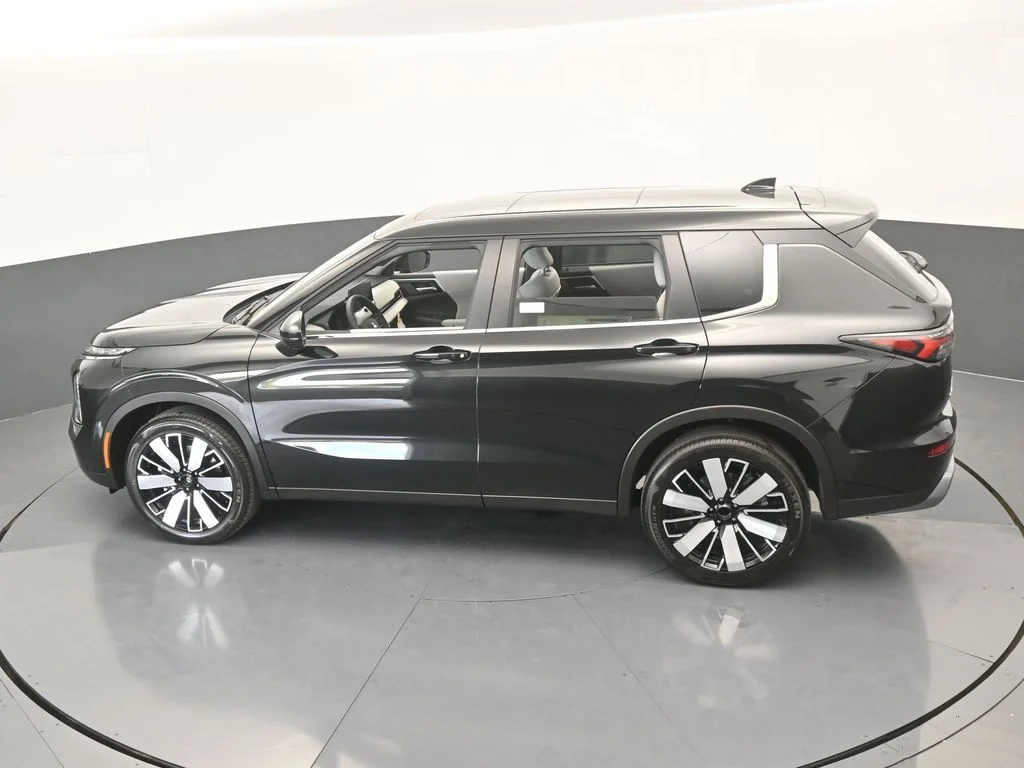 New 2026 Black Diamond Mitsubishi SE image 53