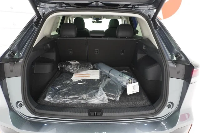 New 2026 Platinum Gray Metallic Volkswagen 2.0T SE image 8
