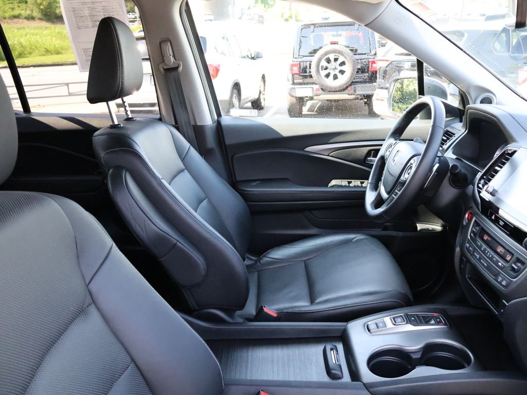 Used 2023  Honda RTL image 8