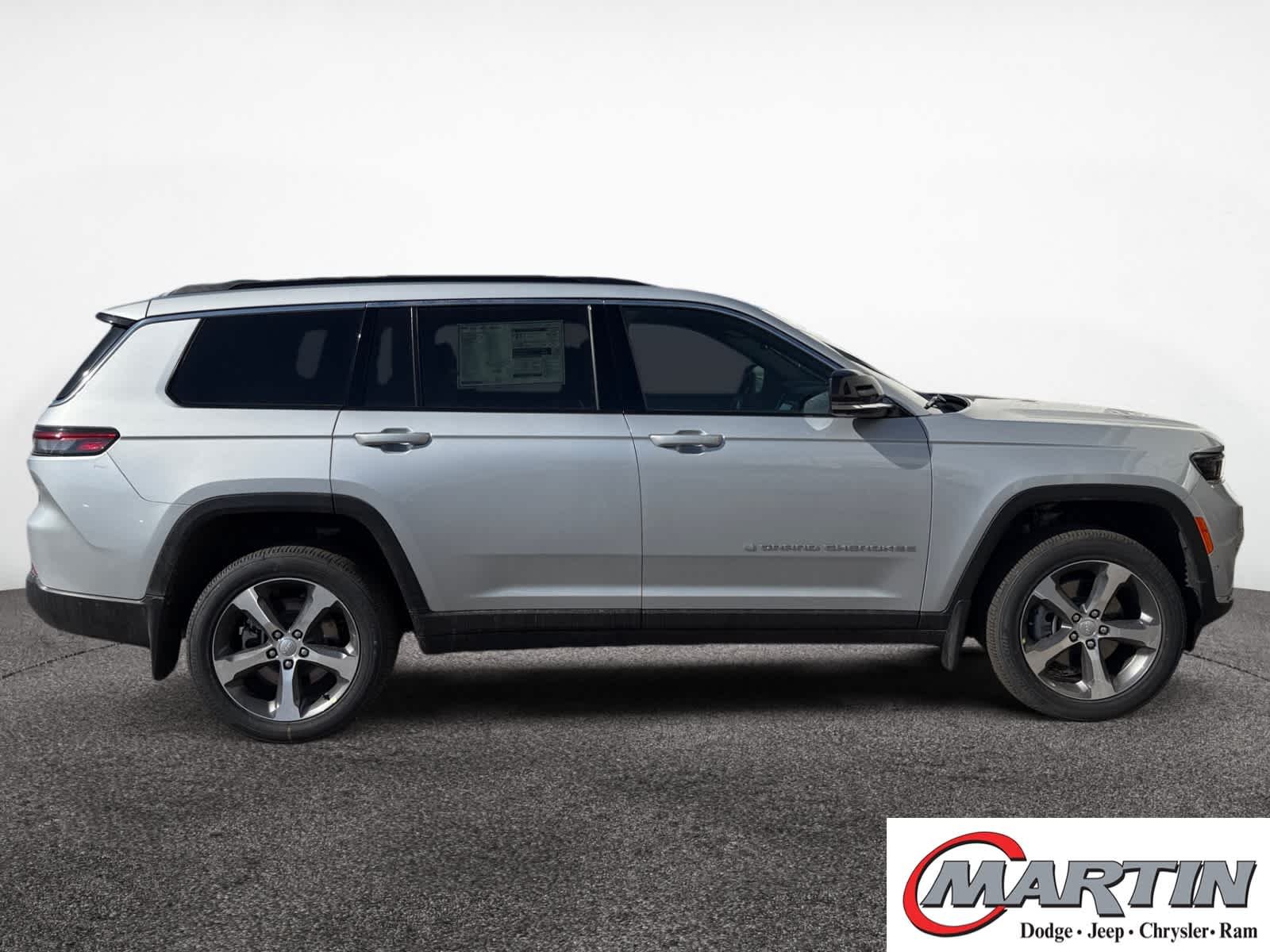 New 2025 Silver Zynith Exterior Paint Jeep Limited image 6
