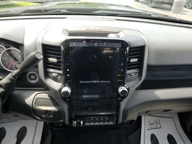New 2026 Diamond Black Crystal Pearl-Coat Exterior Paint RAM Tradesman image 20