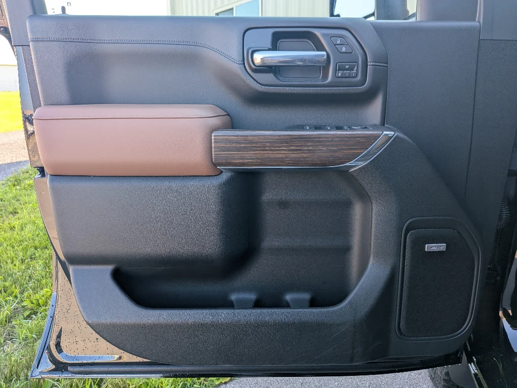 Used 2023 BLACK Chevrolet High Country image 19