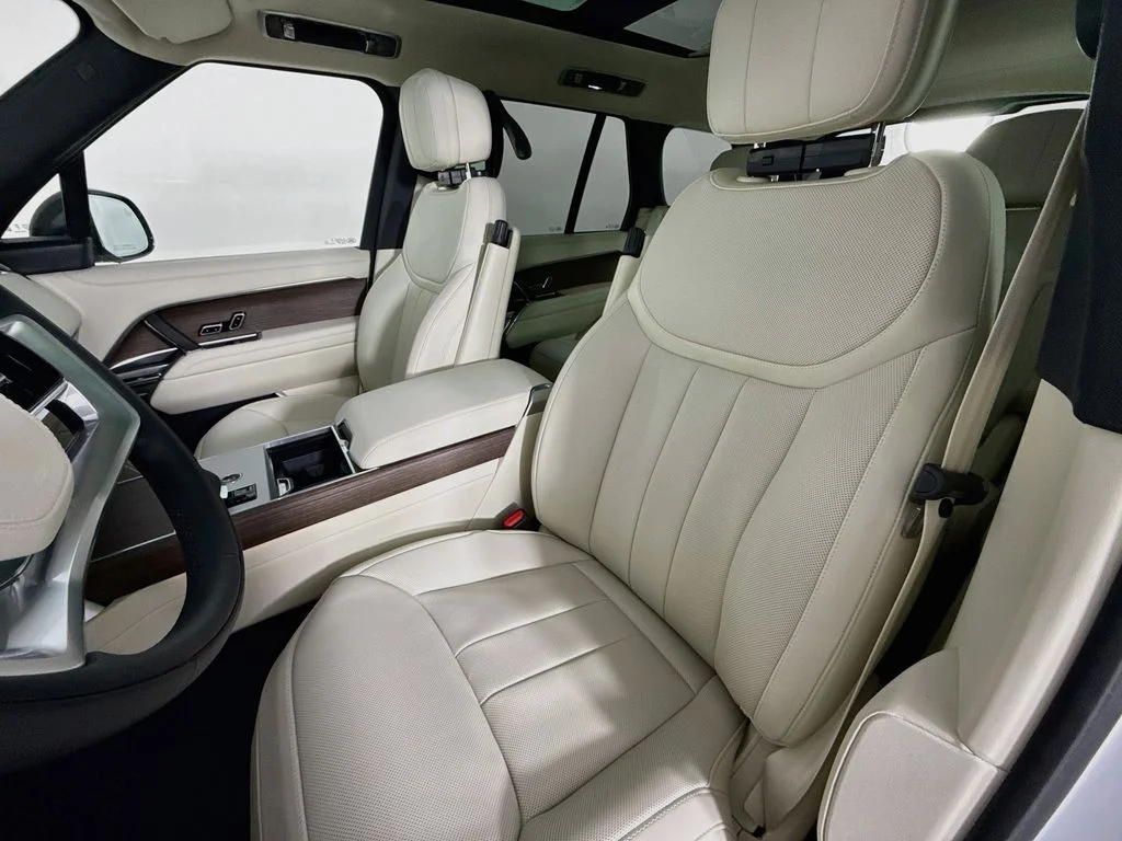 New 2026 Fuji White Land Rover SE image 5