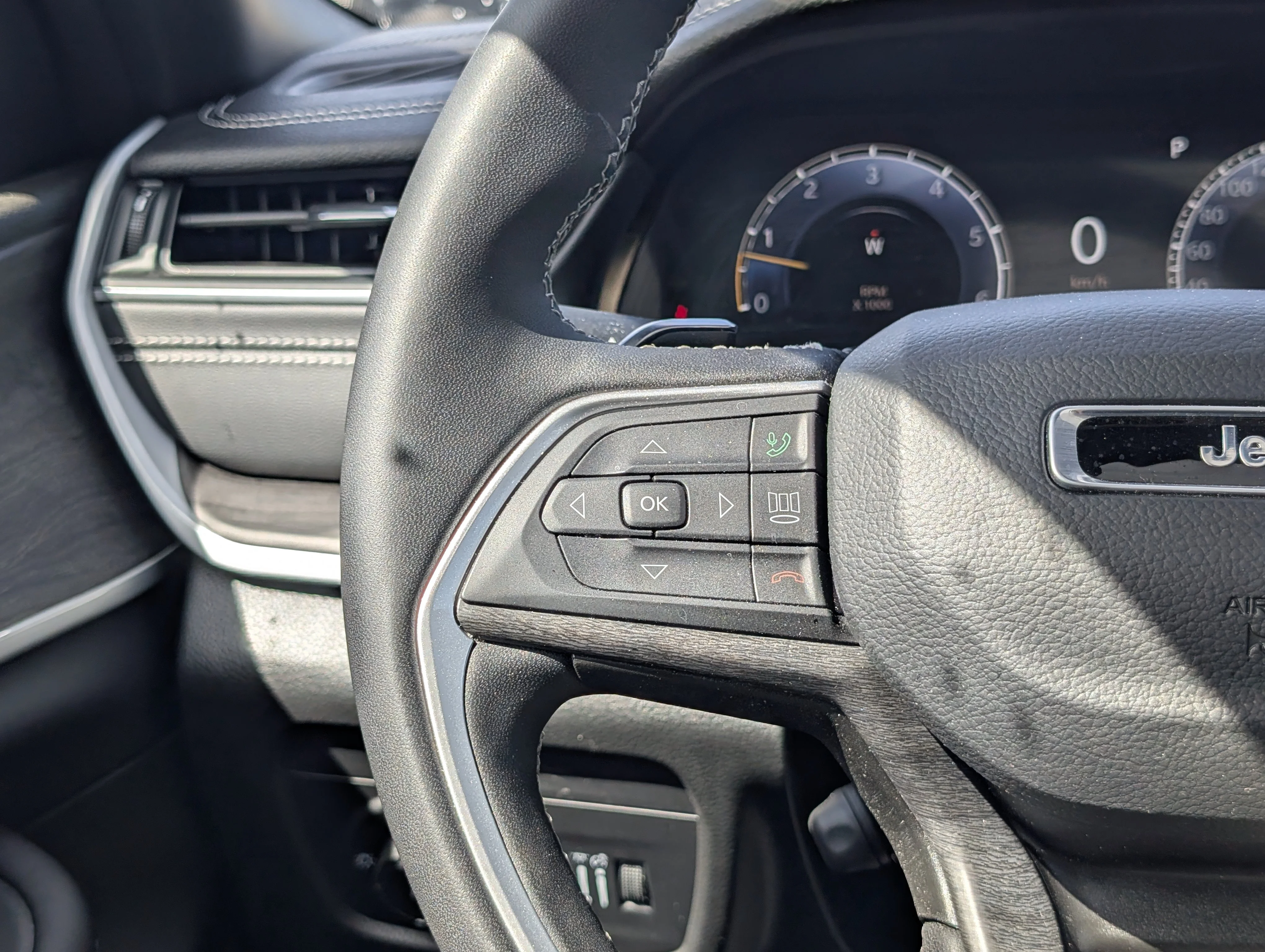 Used 2025 Baltic Grey Metallic Jeep Limited image 25