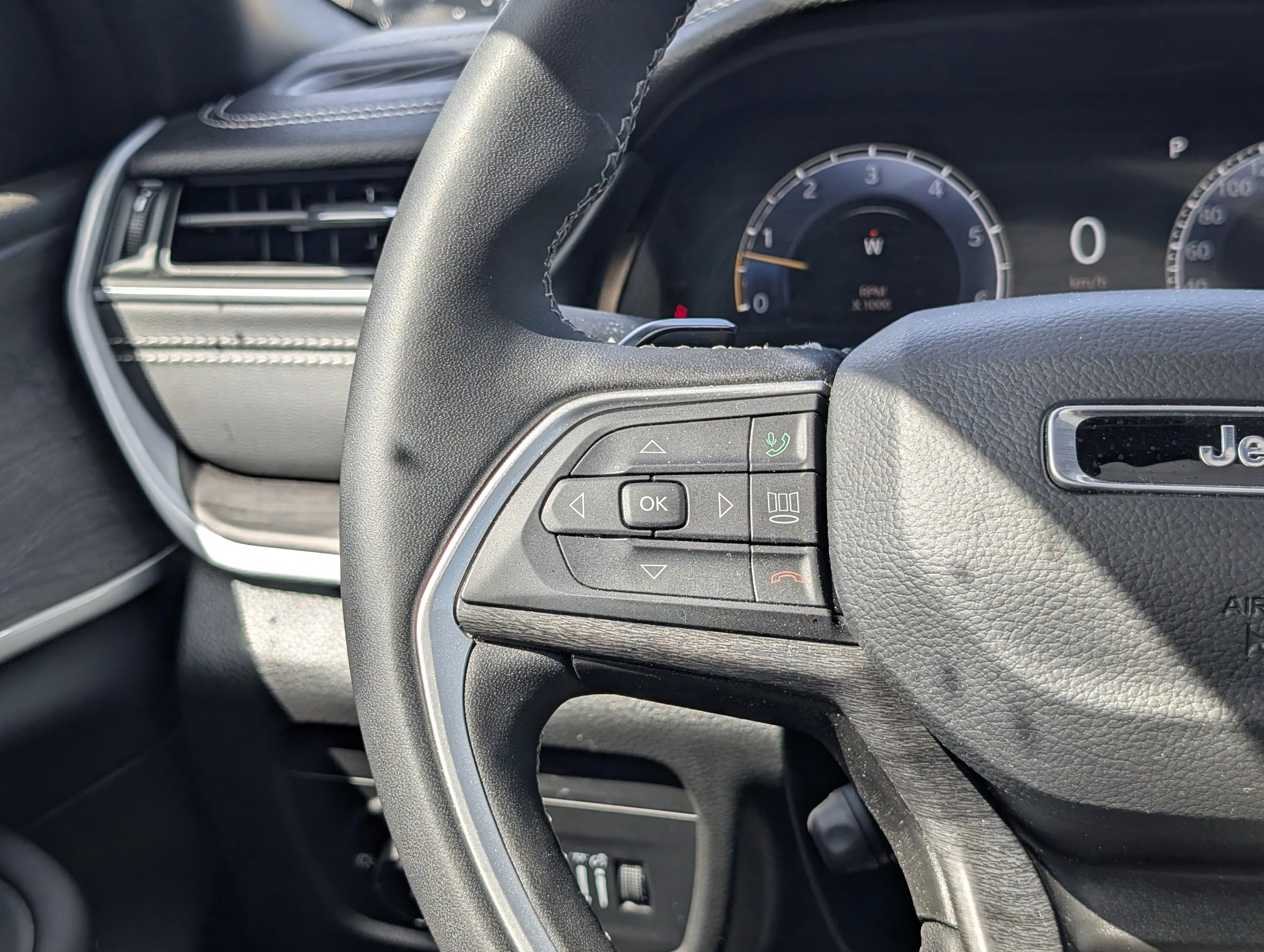 Used 2025 Baltic Grey Metallic Jeep Limited image 25