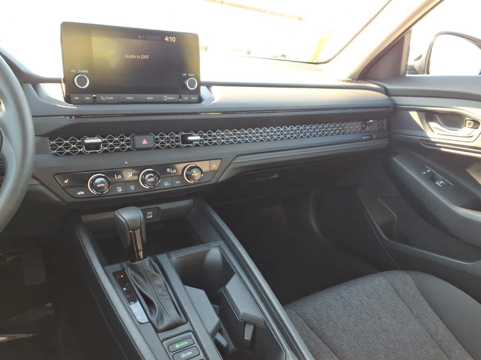 2025 Honda Accord SE - Photo 15