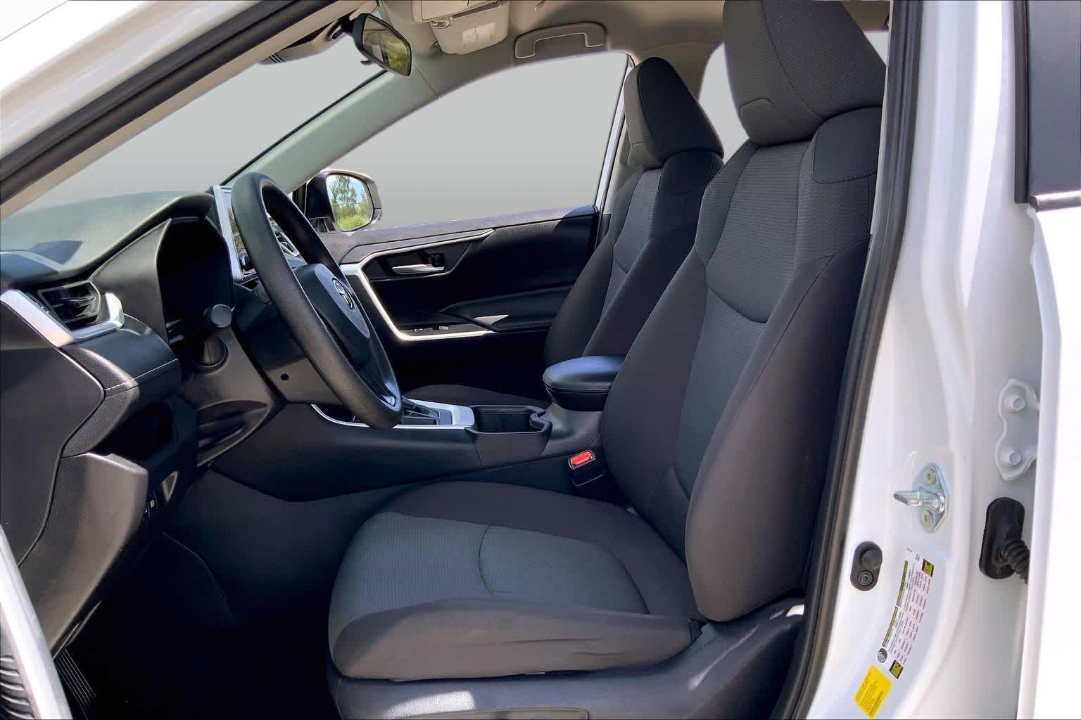 Used 2025 Ice Cap Toyota XLE image 8