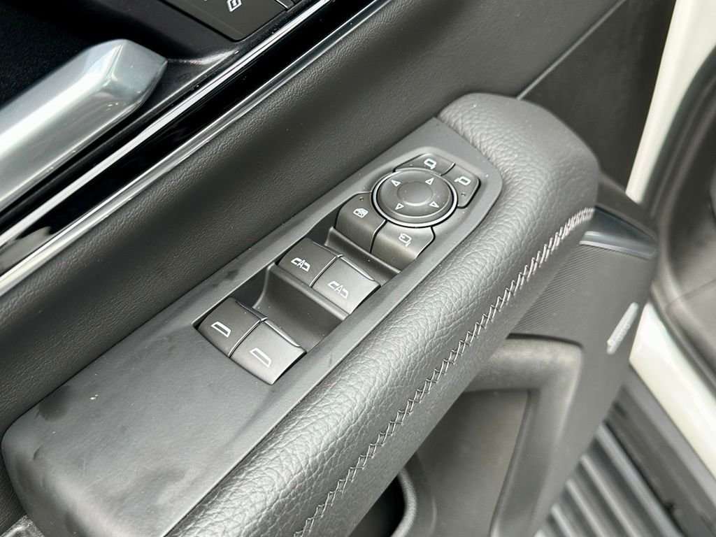Used 2025 White GMC Denali image 11