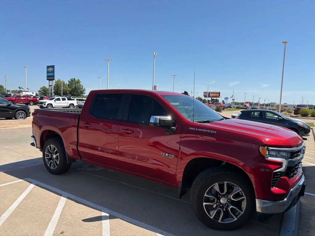2024 Chevrolet Silverado 1500 LT Crew Cab Short Box's photo