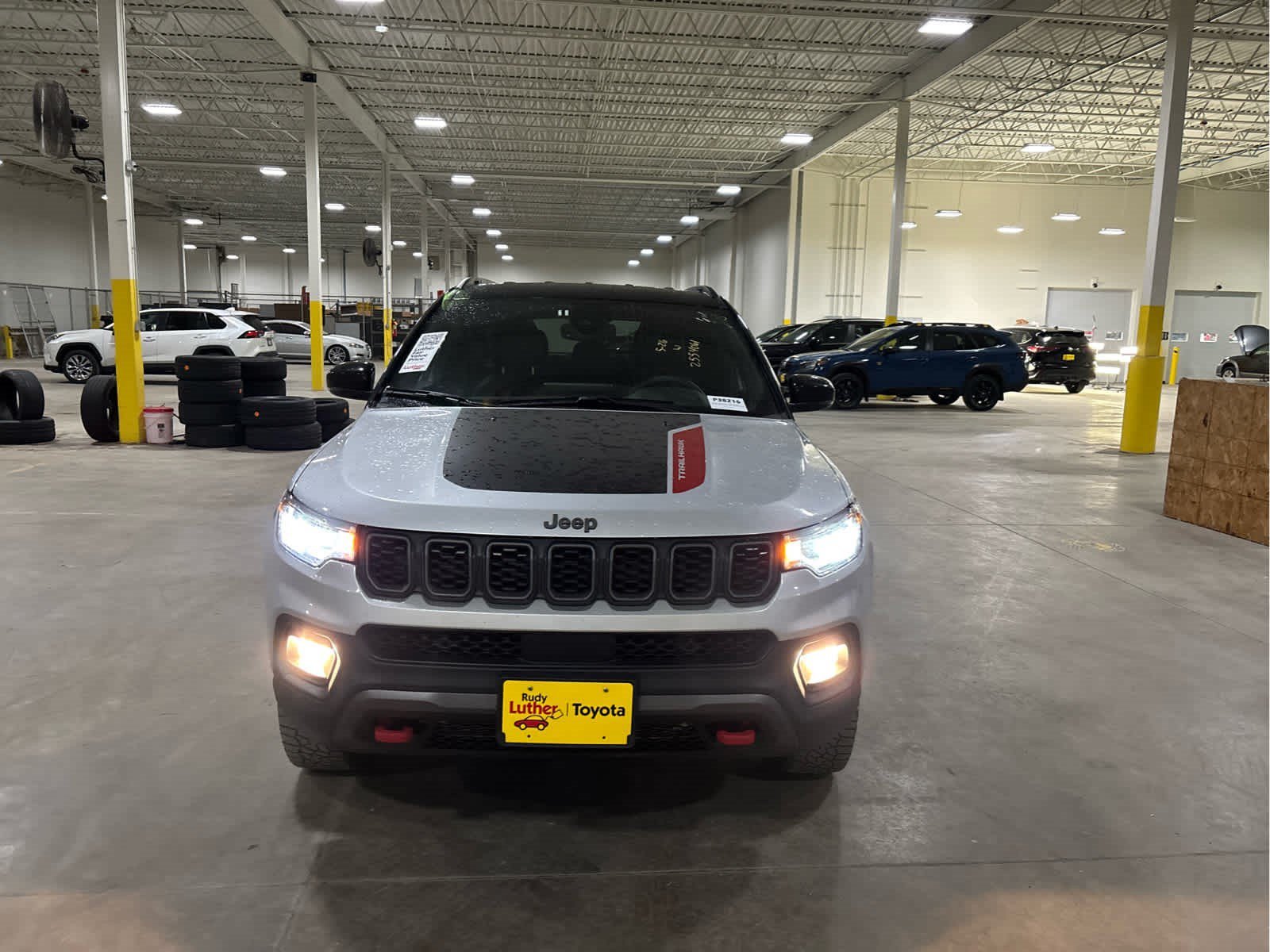 Used 2025 Silver Zynith Metallic Clearcoat Jeep Trailhawk image 6