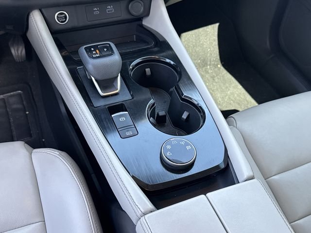 Used 2023 White Nissan SL image 19