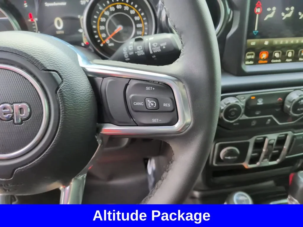 Used 2023 White Jeep Altitude image 21