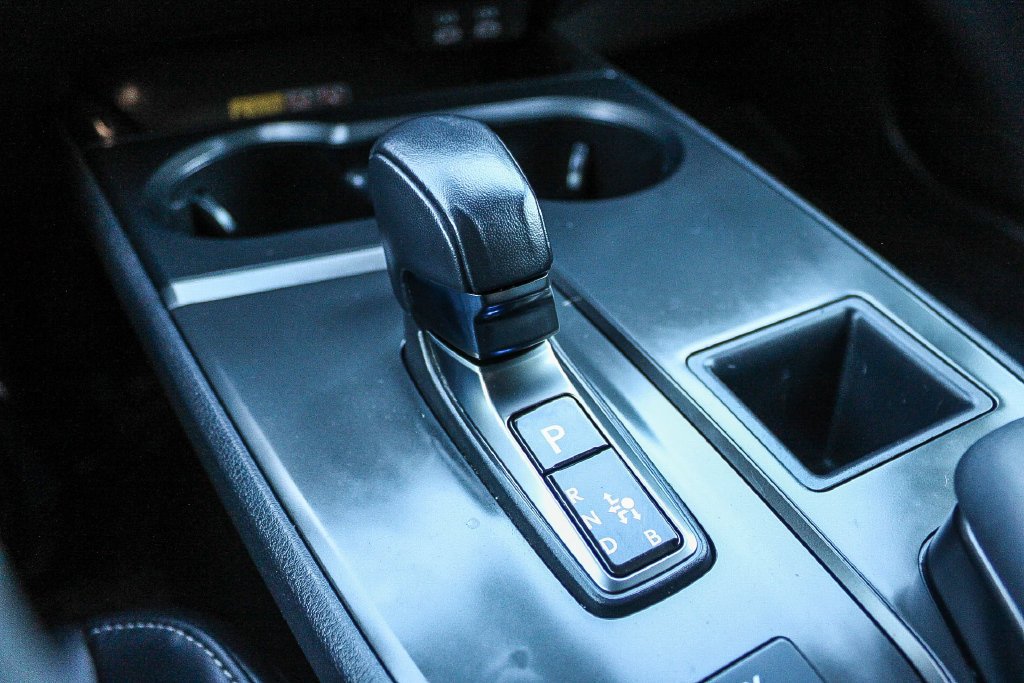 2025 Lexus UX Hybrid 300h - Photo 21