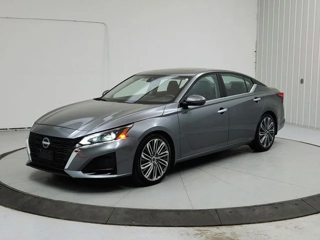 Used 2023 Gray Nissan 2.5 SL image 3