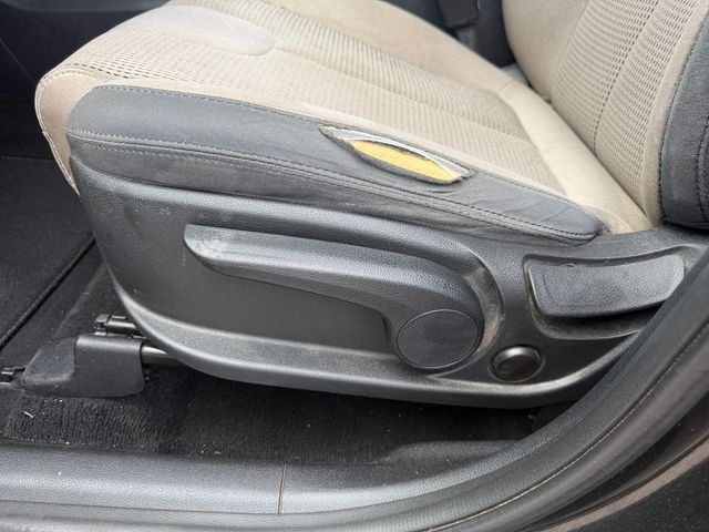 Used 2019 Black Hyundai SE image 14