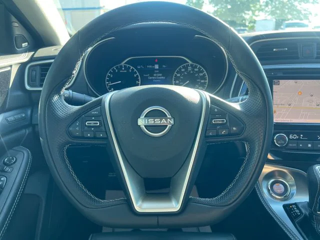 Used 2023 White Nissan Platinum image 18