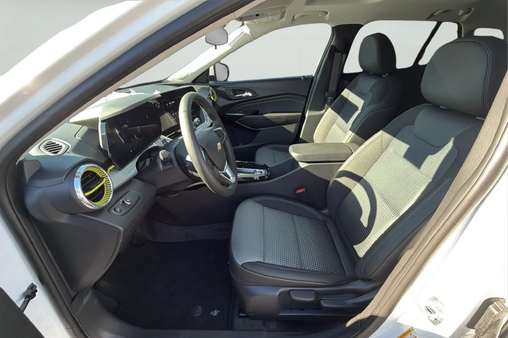 New 2026 Summit White Chevrolet LT image 17