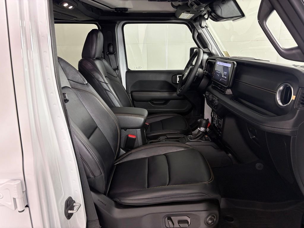 Used 2025 White Jeep High Tide image 42