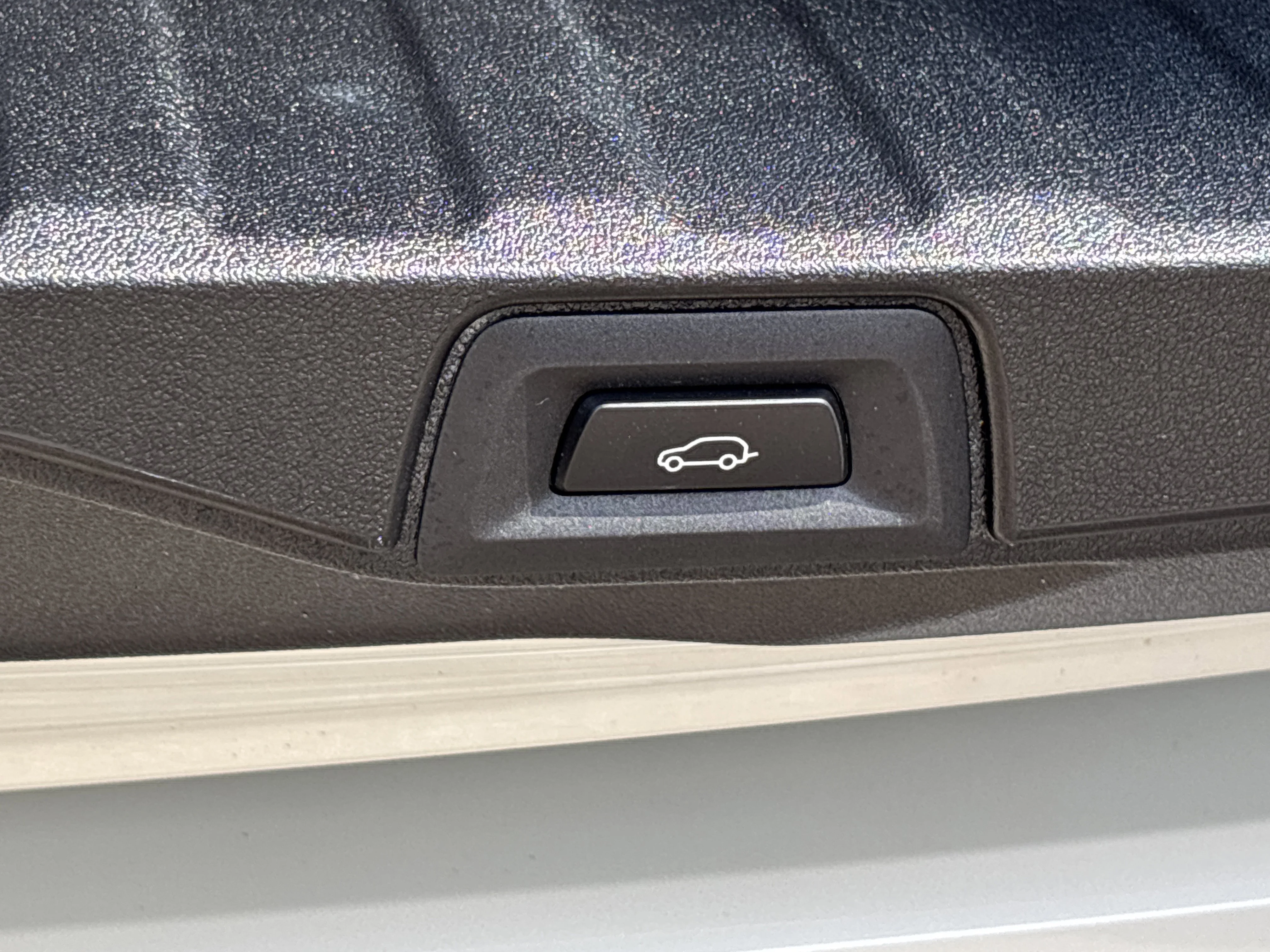 Certified Used 2025 Mineral White Metallic BMW M60i image 8