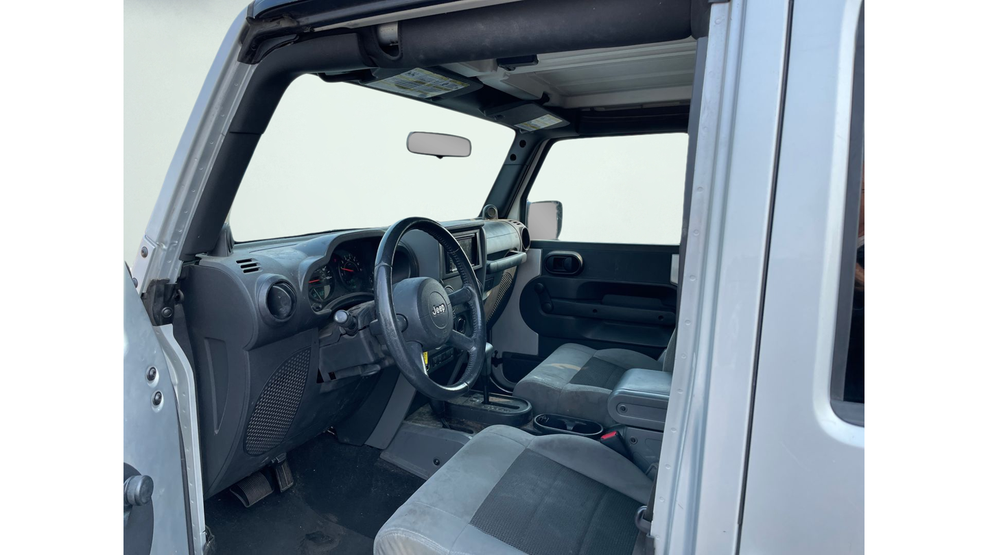 Used 2008 Silver Jeep Unlimited X image 9