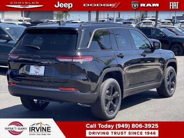 New 2026 Diamond Black Crystal Pearl-Coat Exterior Paint Jeep Limited image 6