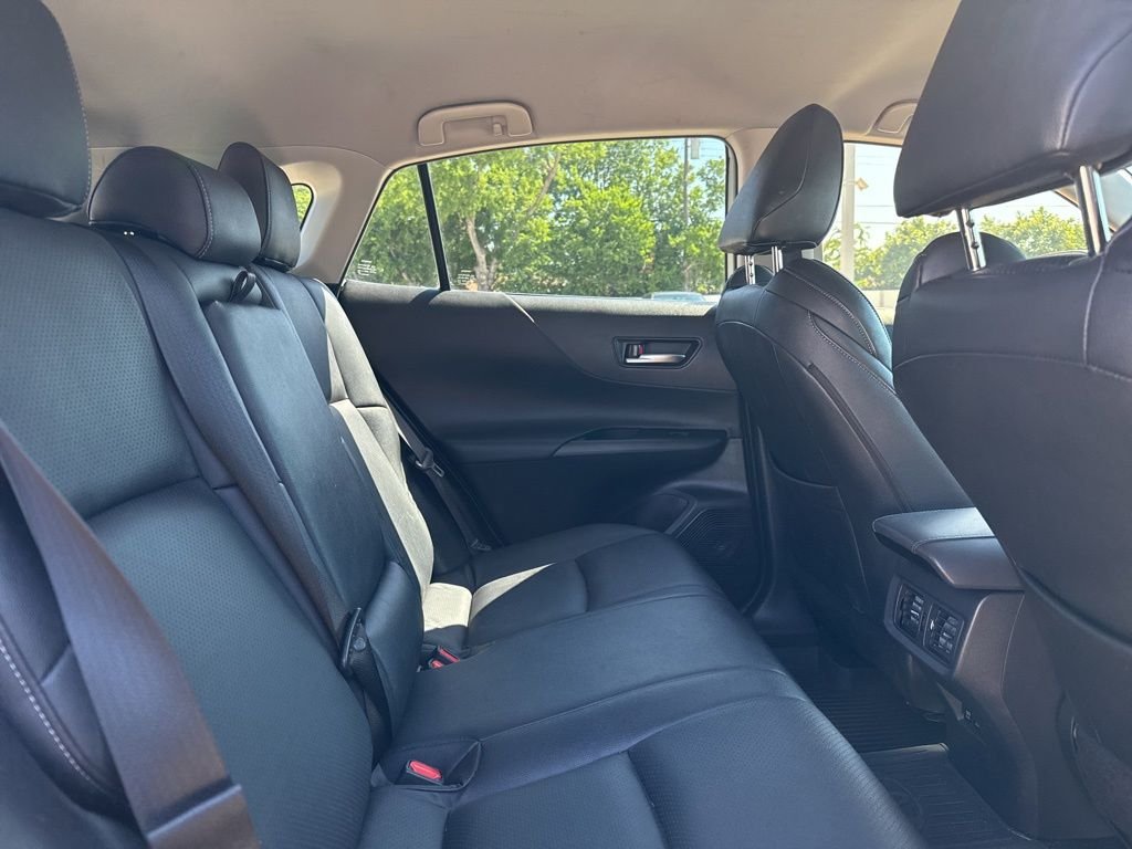 2022 Toyota Venza LE - Photo 9