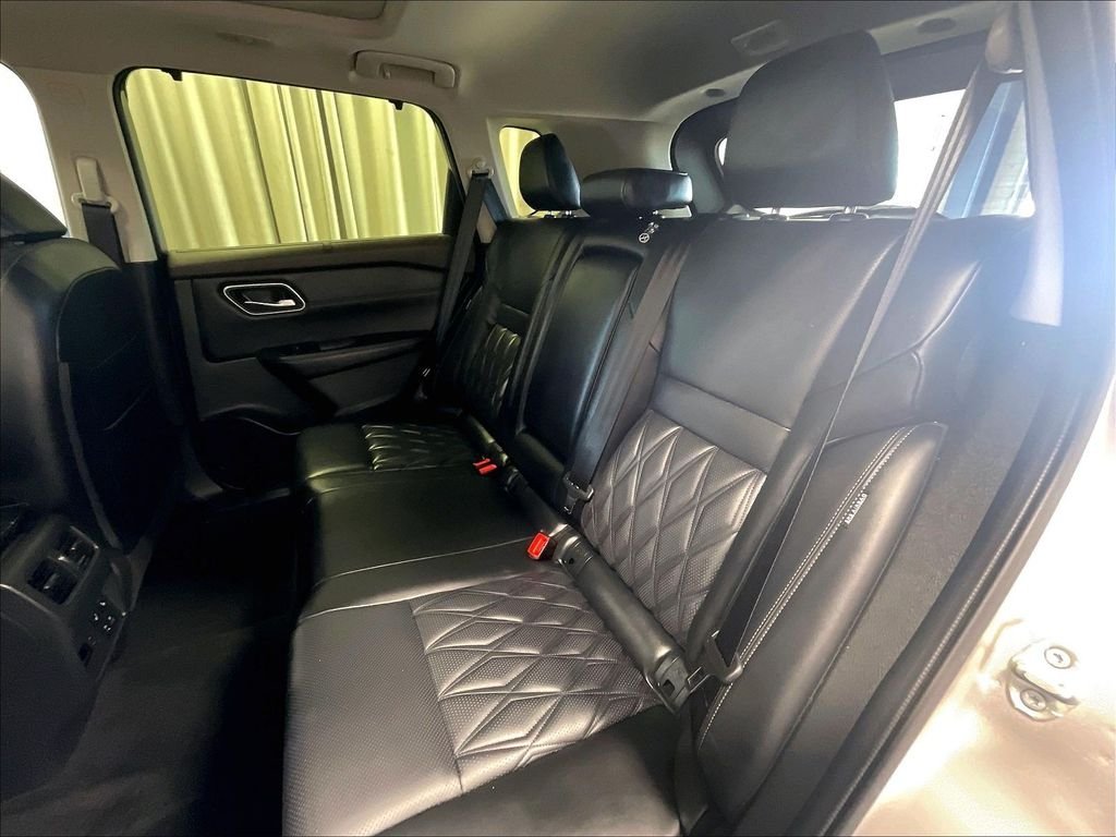 Used 2023 Gold Nissan Platinum image 15