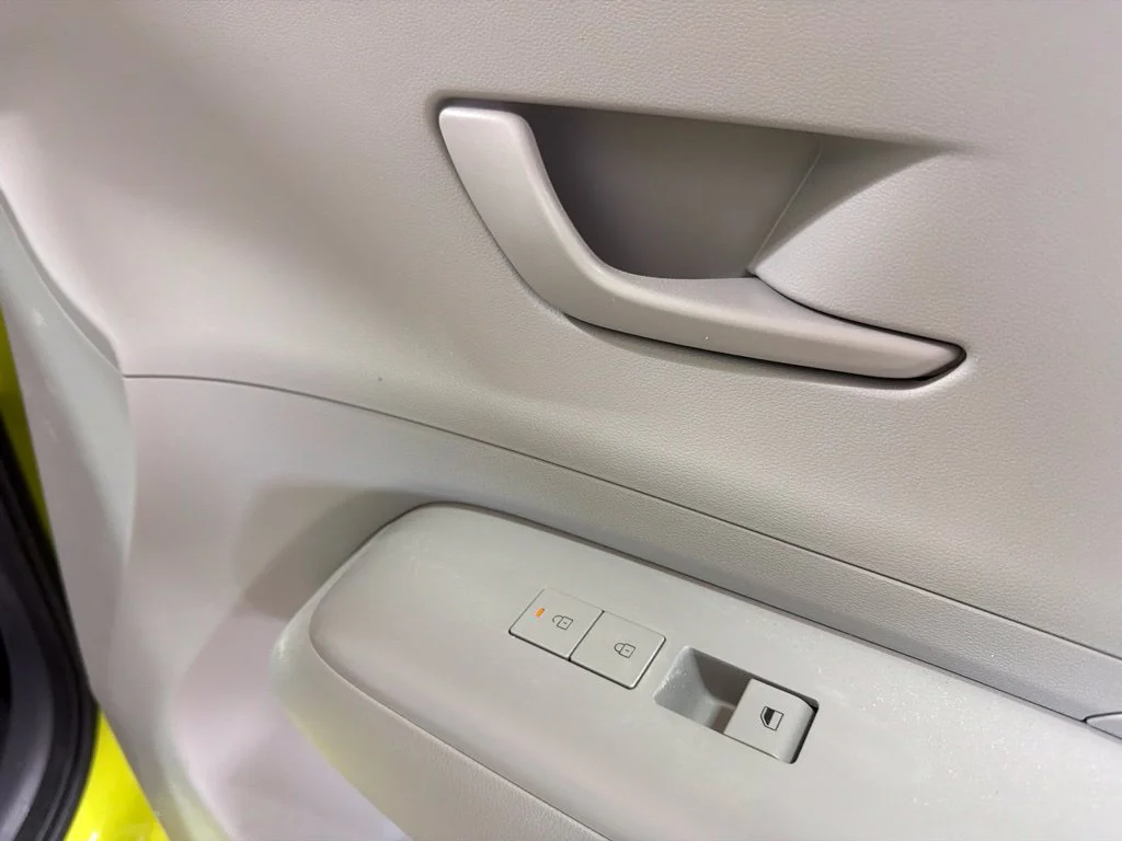 Used 2025 Neoteric Yellow Hyundai SE image 13