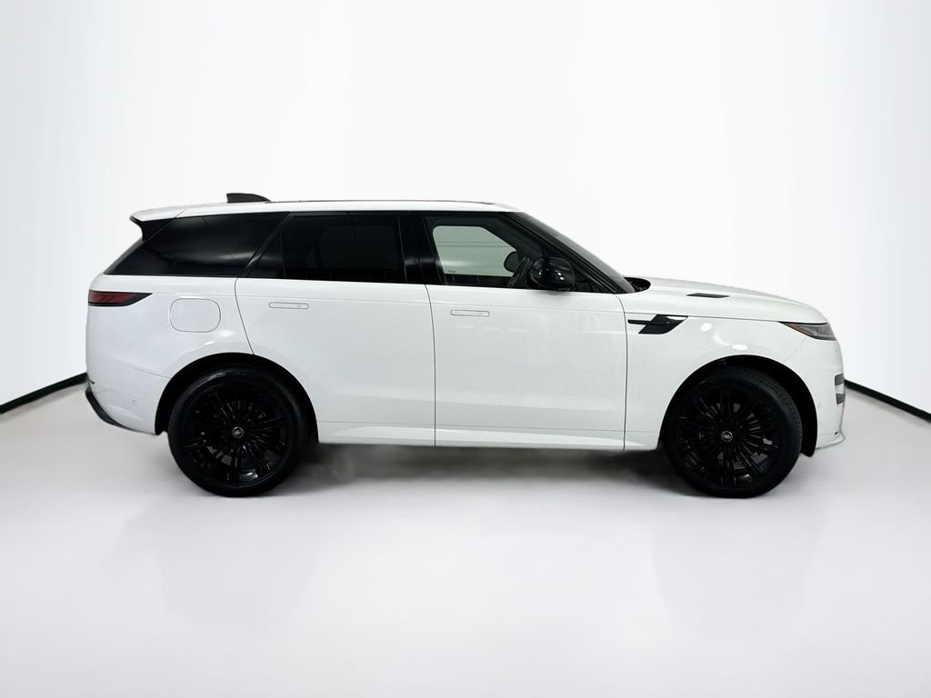 Used 2024 Fuji White Land Rover Dynamic SE image 4