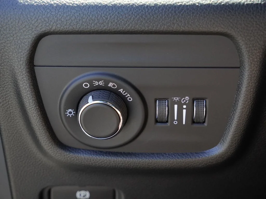 New 2026 Baltic Gray Metallic Clear-Coat Exterior Paint Jeep Laredo image 13
