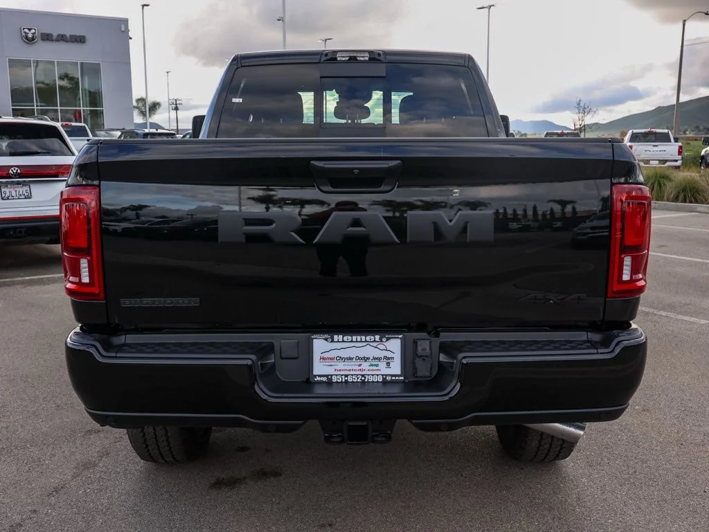 New 2026 Diamond Black Crystal Pearl-Coat Exterior Paint RAM Big Horn Night Edition image 4