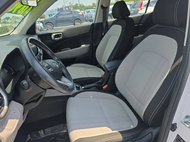 Used 2025 White Hyundai SEL image 15