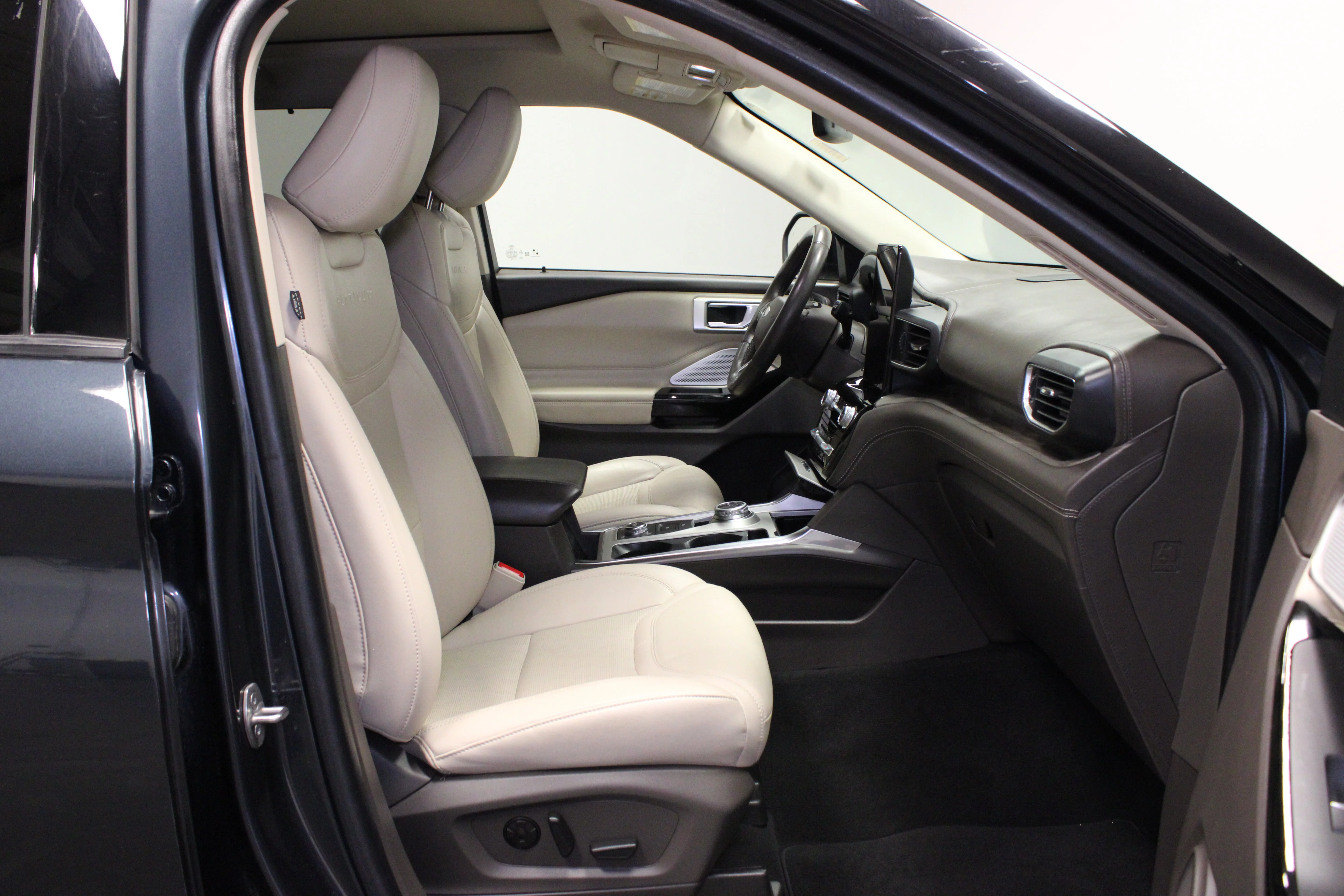Used 2022 Stone Blue Metallic Ford Platinum image 16