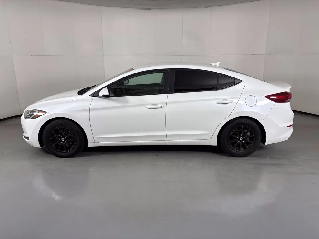 Used 2017 White Hyundai SE image 5