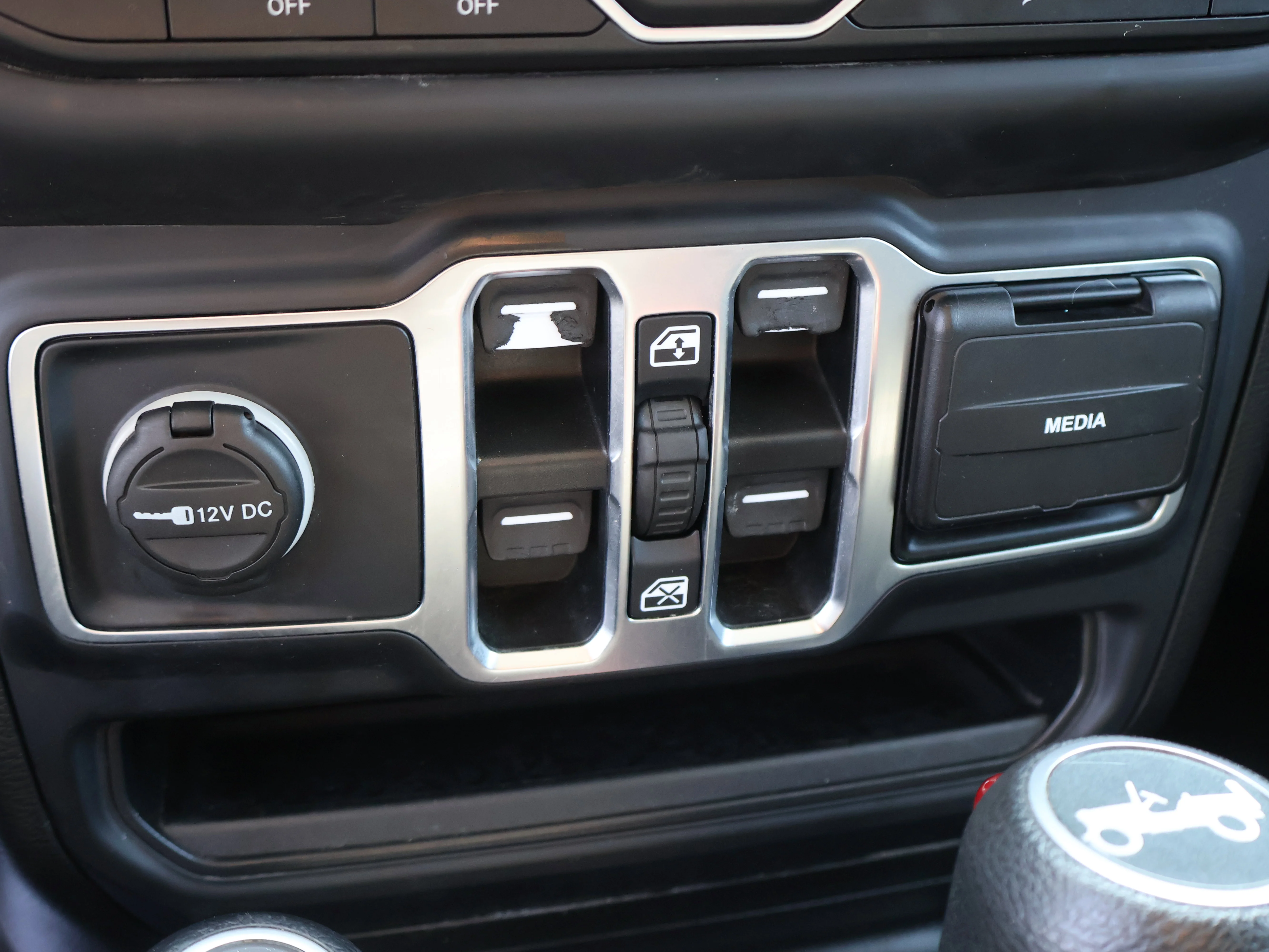 Used 2019 Black Clearcoat Jeep Sahara image 26