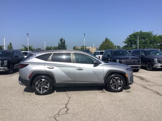 Certified Used 2025 Shimmering Silver Hyundai SEL image 4