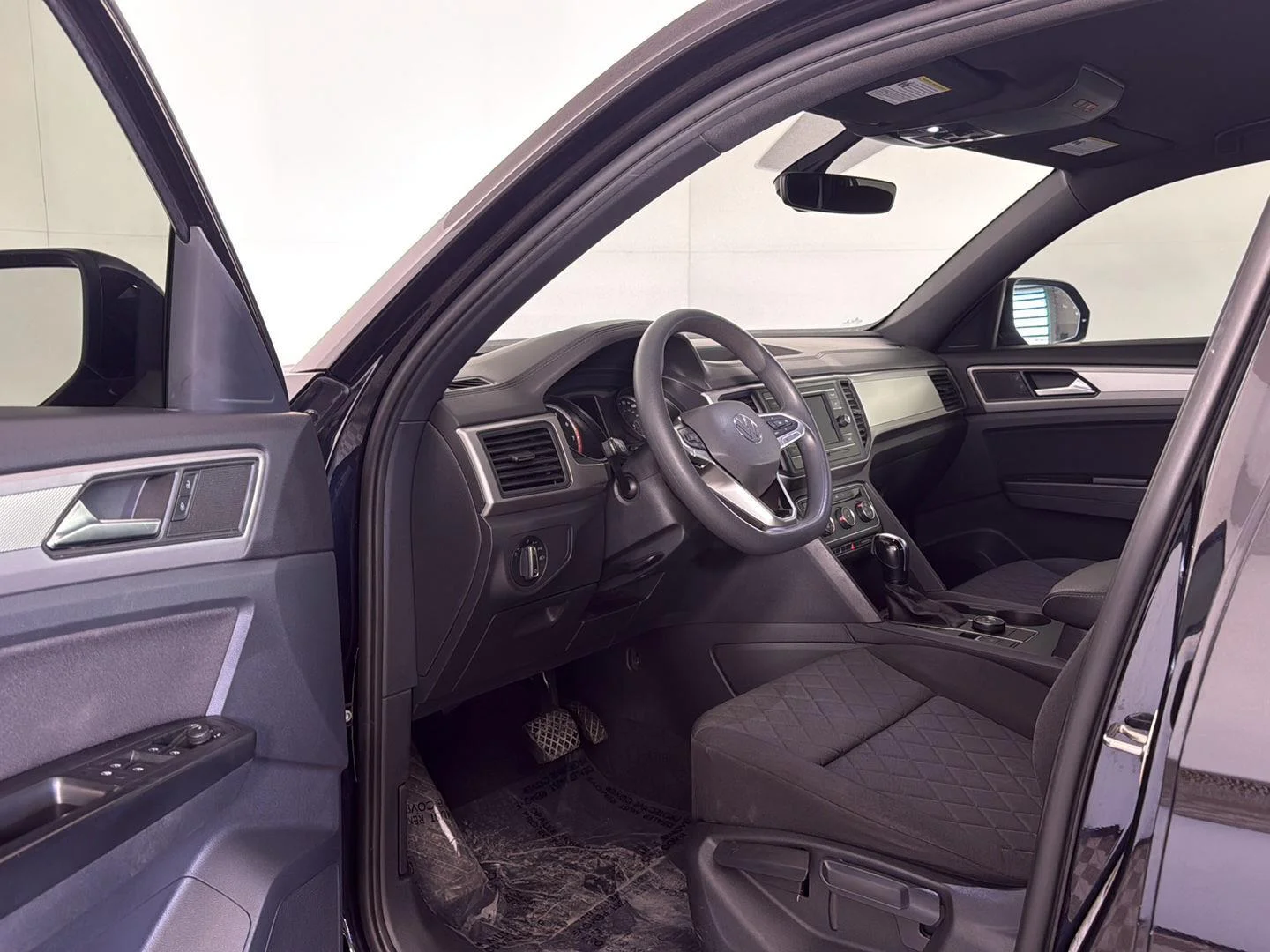 Certified Used 2020 BLACK Volkswagen 2.0T S image 4