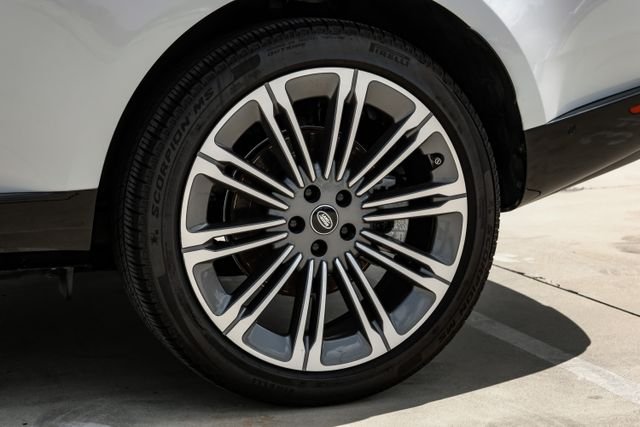 Used 2025 White Land Rover SE image 68