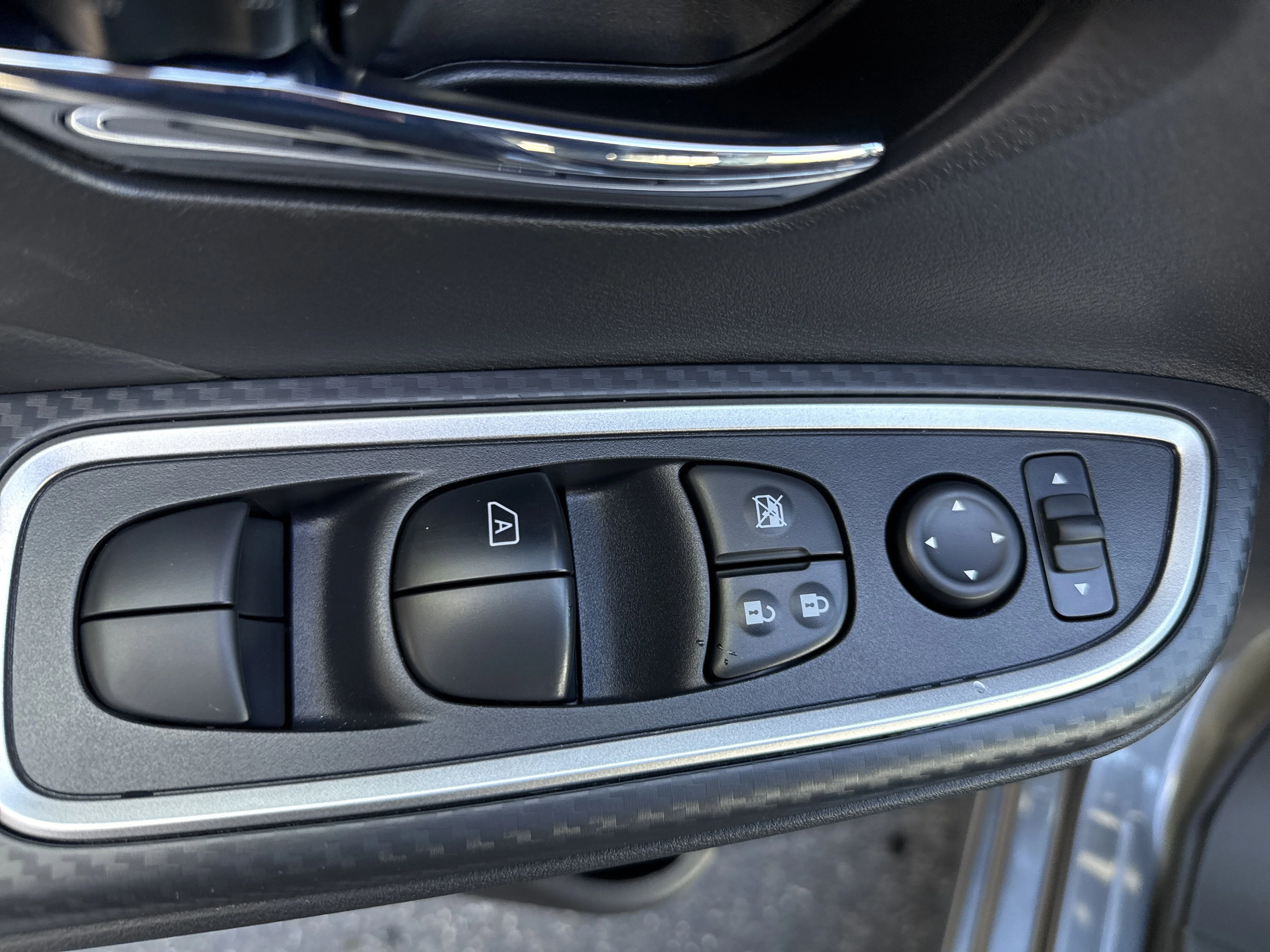 2025 Nissan Versa Sedan SR - Photo 15