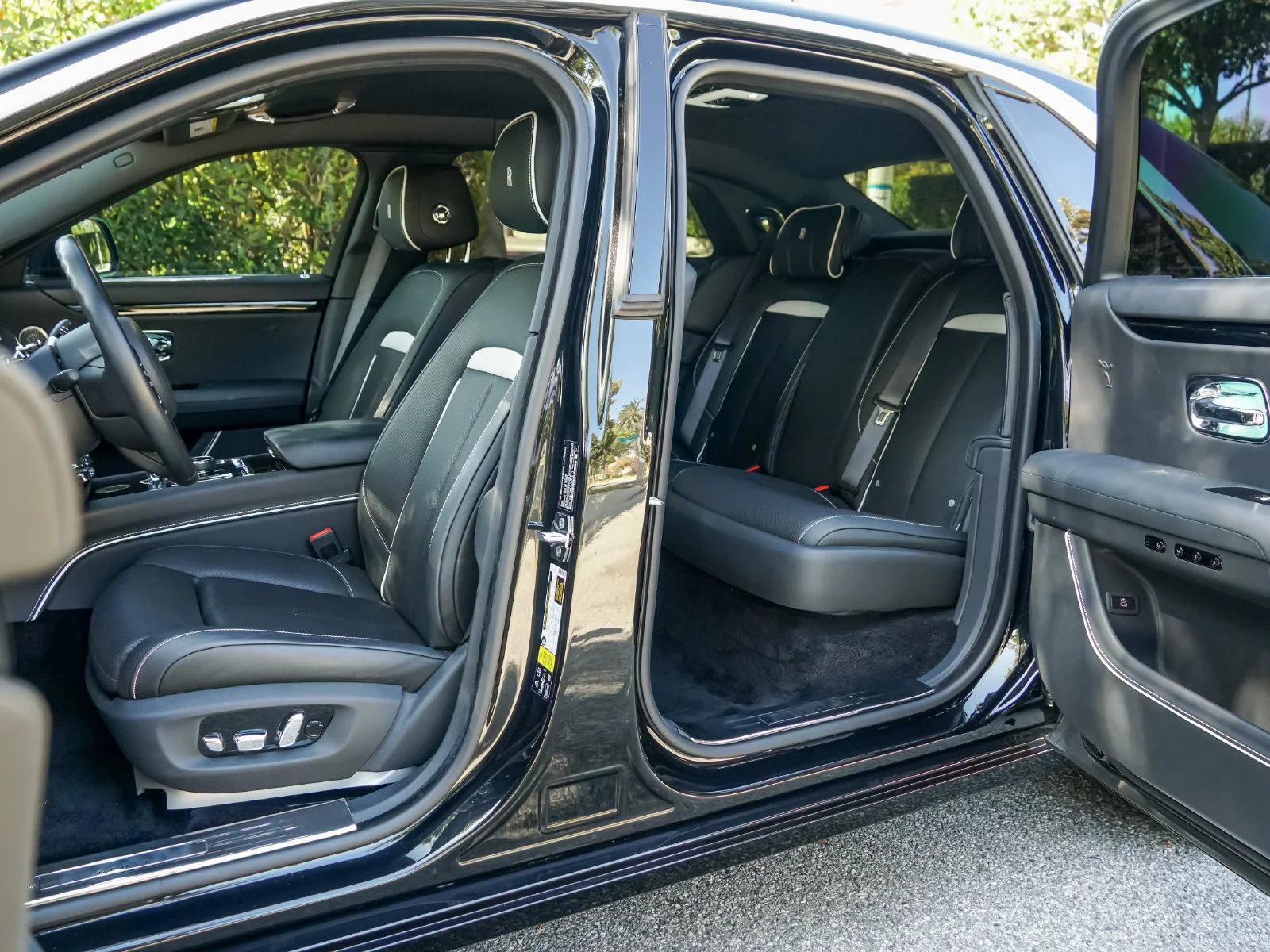 Certified Used 2021 Black Diamond Rolls-Royce  image 22
