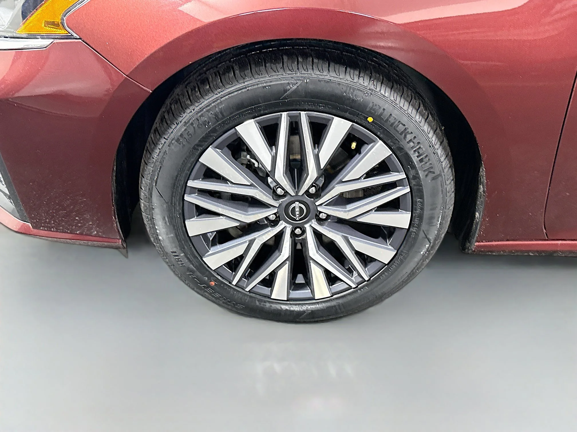 Used 2023 Garnet Pearl Metallic Nissan 2.5 SV image 34